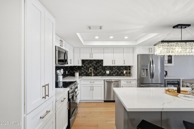 Foto del edificio - 7920 E Camelback Rd
