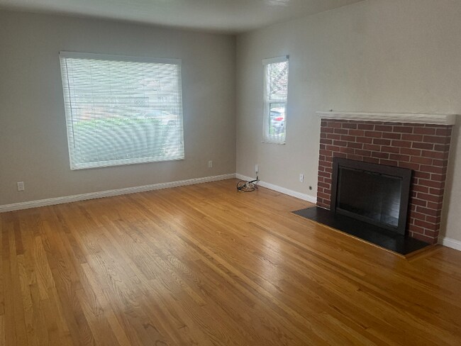 Foto del edificio - 502 Bryan Ave