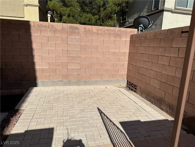 Foto del edificio - 6316 Desert Leaf St