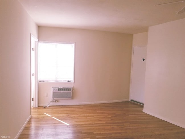 Building Photo - 11045 Strathmore Dr
