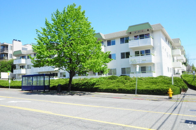 Building Photo - Mid-Century Modern West Seattle Apartment
