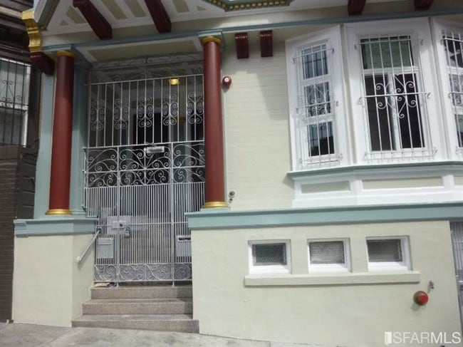 Building Photo - 1328 Larkin St
