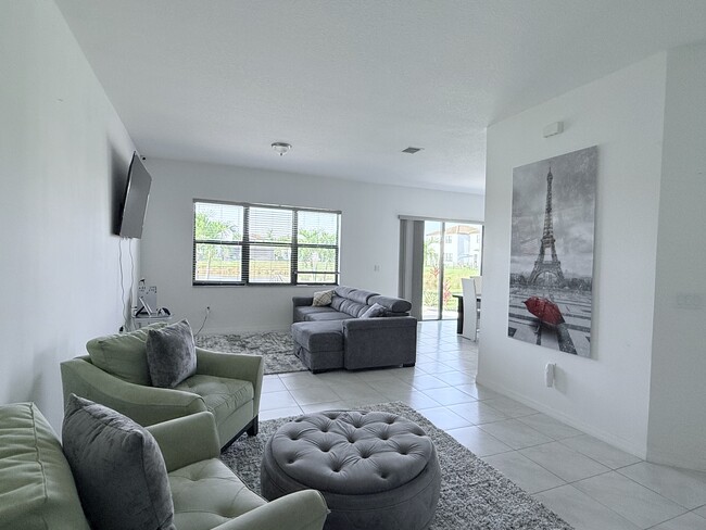 Foto del edificio - 5465 Soria Ave