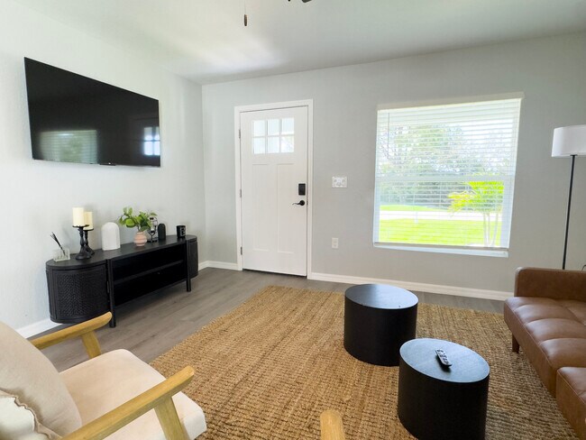Building Photo - 6819 San Bruno Dr