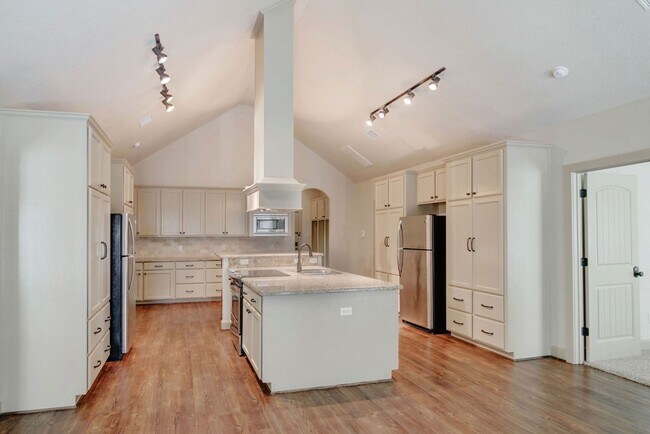 Building Photo - Currently occupied until July 31, 2026