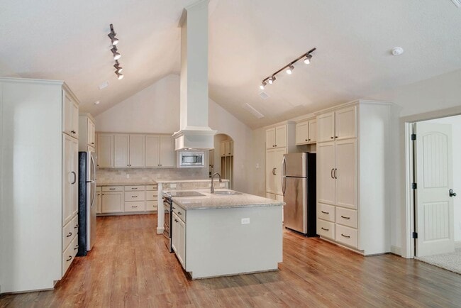 Foto del edificio - Currently occupied until July 31, 2026