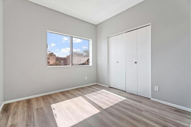 Building Photo - 2814 E Marconi Ave