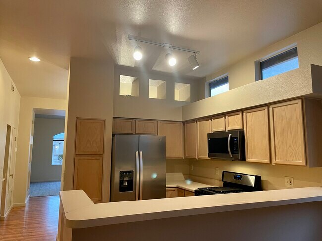 Building Photo - 10032 E Paseo San Ardo