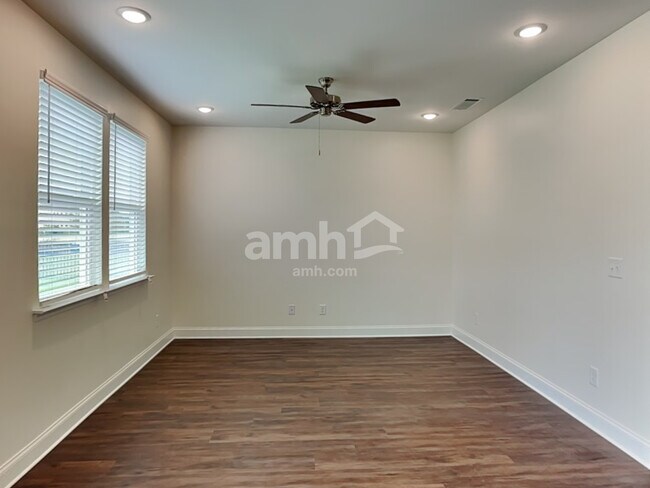 Building Photo - 3821 Chivalry Dr