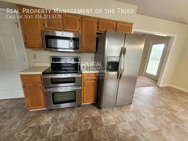 Foto del edificio - *MOVE IN SPECIAL* Beautiful 3BR/2BA Ranch ...