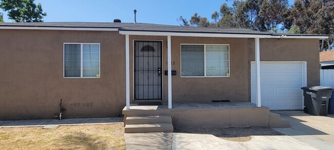 Building Photo - Large home on private cul-de-sac
