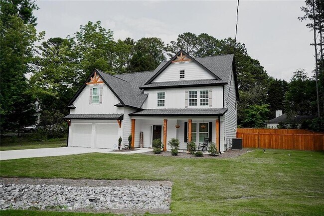 Building Photo - 5130 Twin Oak Drive NE