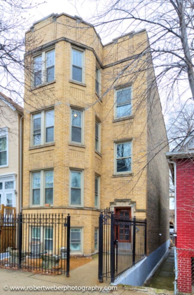 Building Photo - 2329 W Barry Ave