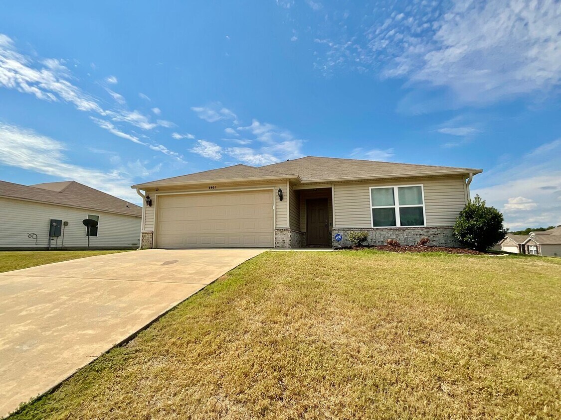 Primary Photo - 4401 Olympic Dr