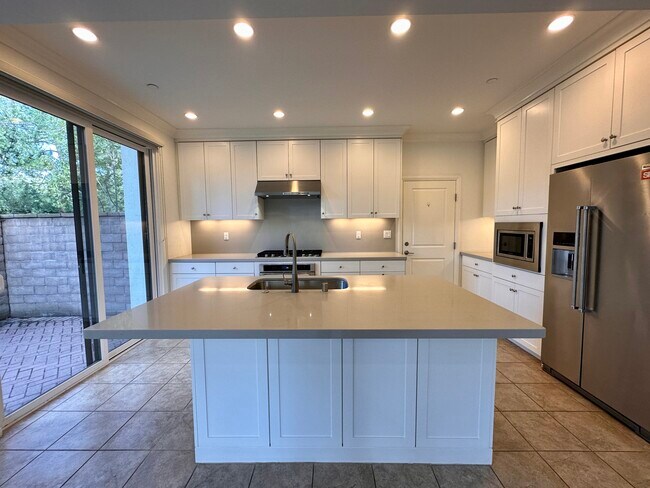 Building Photo - 126 Hayseed