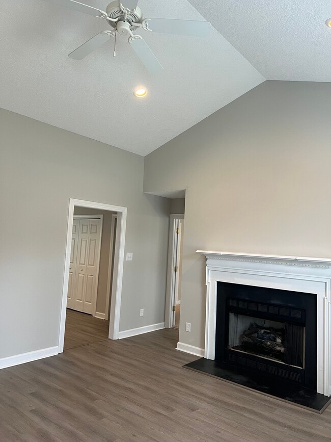 Building Photo - 105 Juniper Ct