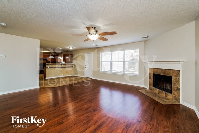 Foto del edificio - 15827 Brisbane Dr