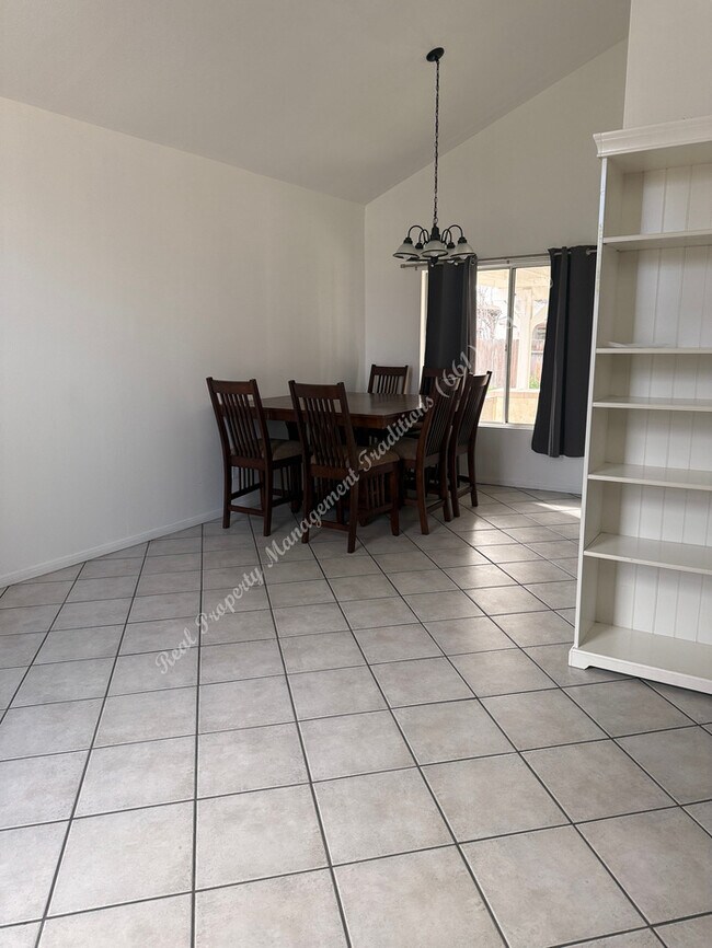 Foto del edificio - 44639 Tarragon Dr