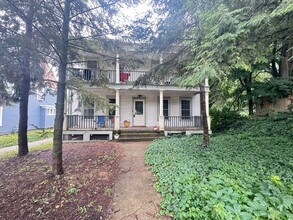 Building Photo - 162-164 Grand Ave NE