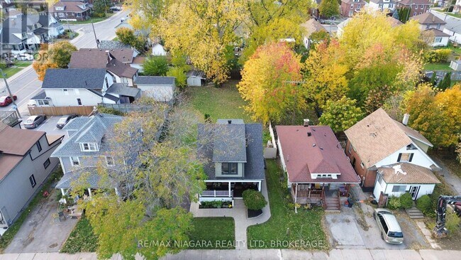 Building Photo - UPPER UNIT - 4765 SECOND AVENUE