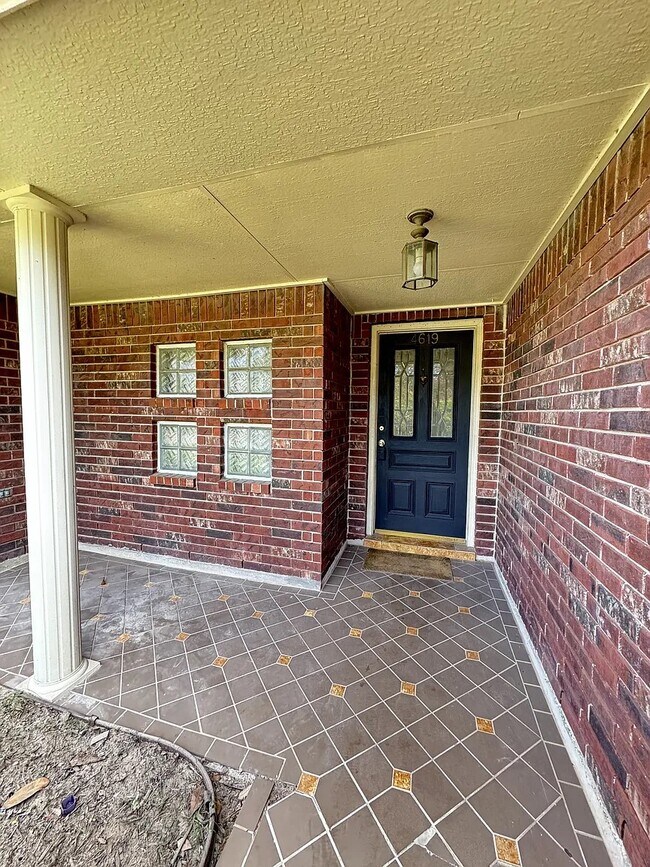 Building Photo - 4619 Trevor Hill Dr