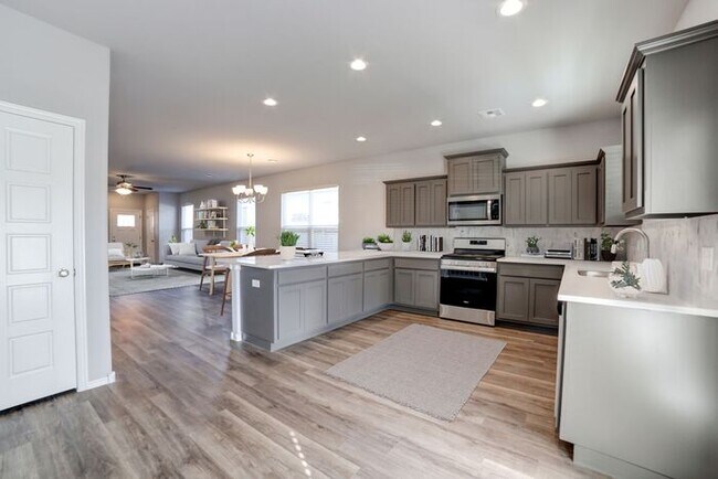 Building Photo - New Luxury 4/2.5 Townhome Close to Downtow...