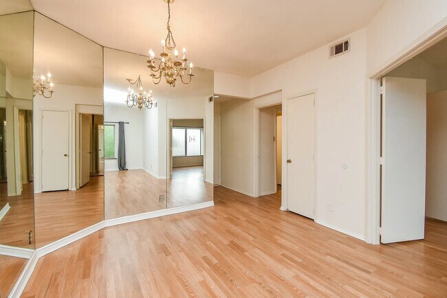 Foto del edificio - 2211 S Braeswood Blvd