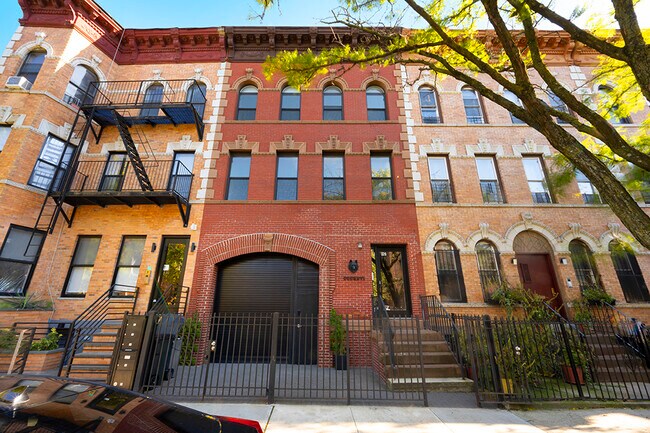 Building Photo - 326 Eldert St