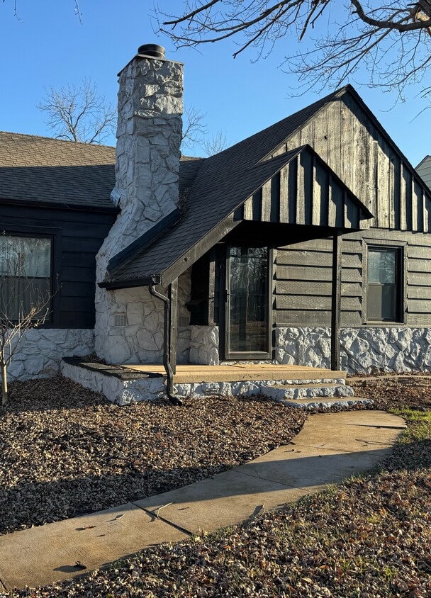 Foto principal - 1468 N Perry Ave