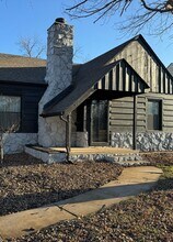 Building Photo - 1468 N Perry Ave