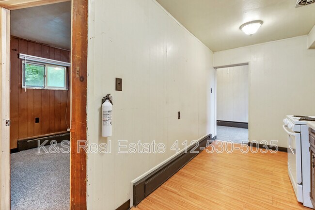 Foto del edificio - 445-445 Library St