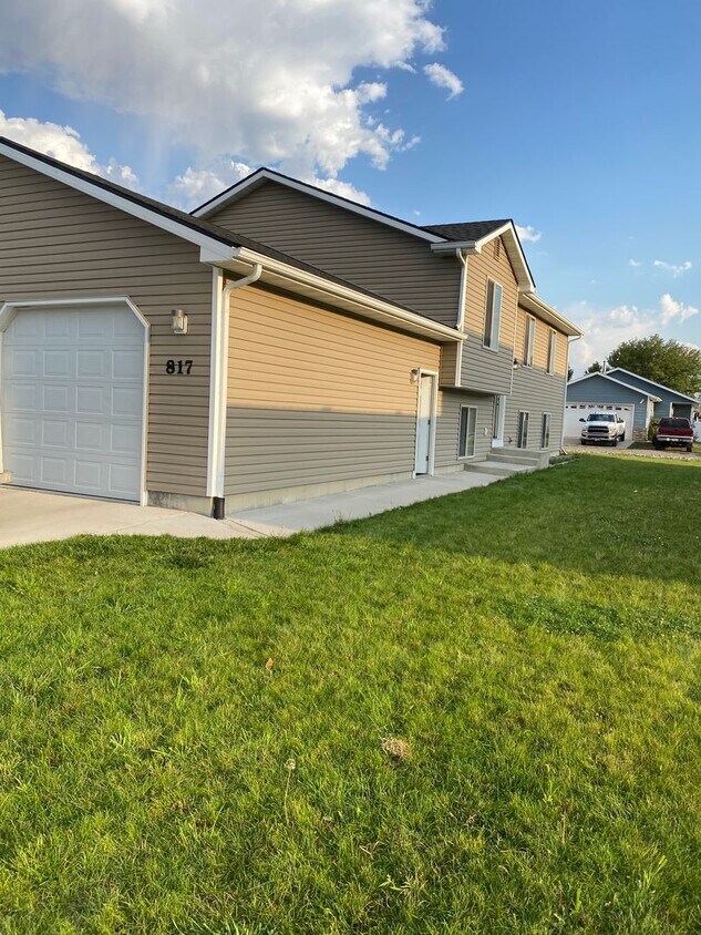 817 W 3rd St Unit 817 West 3rd Street, Laurel, MT 59044 Room for Rent in Laurel, MT