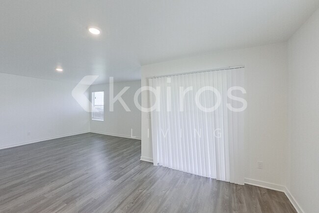 Building Photo - 133 George Oxford Dr