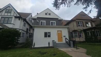 Building Photo - 210 S Taylor St