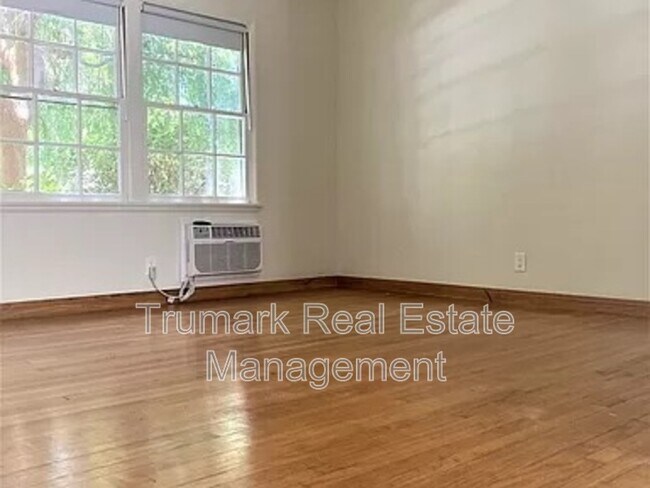 Foto del edificio - 303 E Dryden St