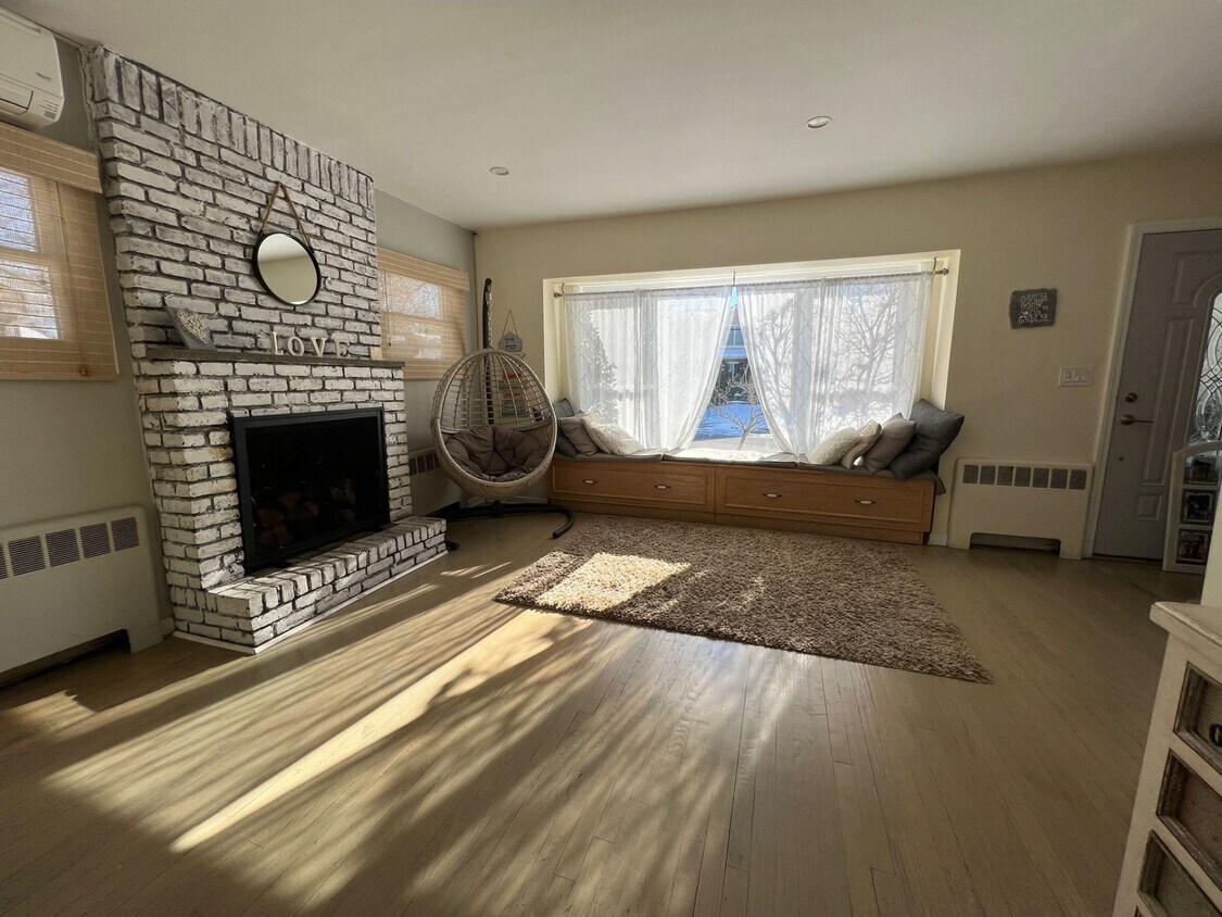 Primary Photo - 1480 Kew Ave