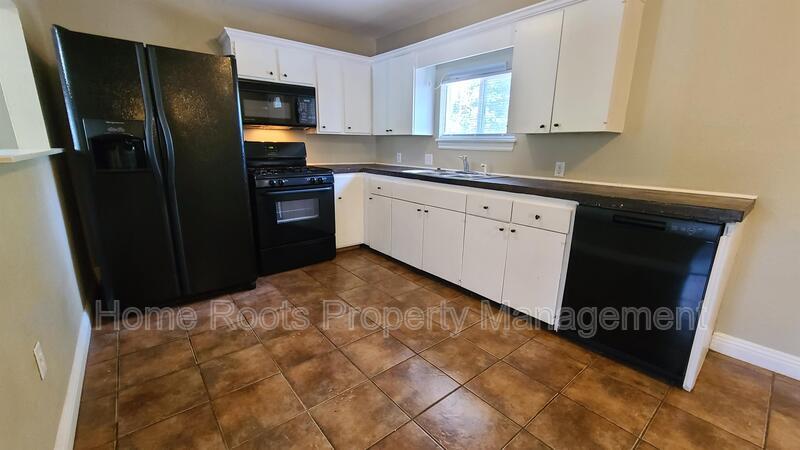 Primary Photo - 826 W 15th St