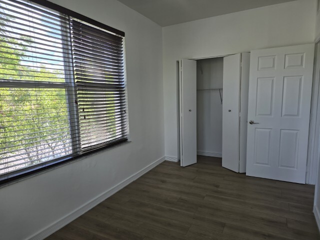 Foto del edificio - 1000 SW 12th Ct