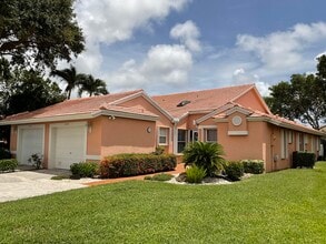 Building Photo - 5574 Royal Lake Cir
