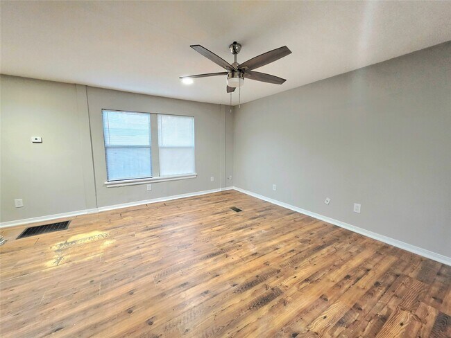 Foto del edificio - 208 Cemetery Rd