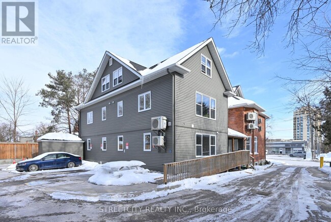 Building Photo - 170-170 Bradford St