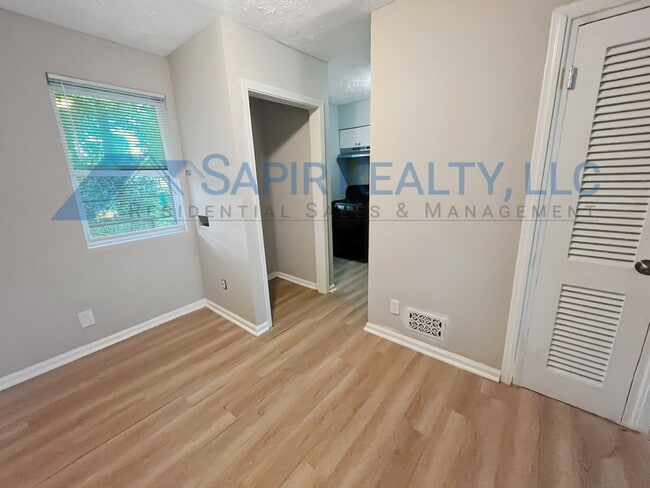 Building Photo - 2847 Belvedere Ln