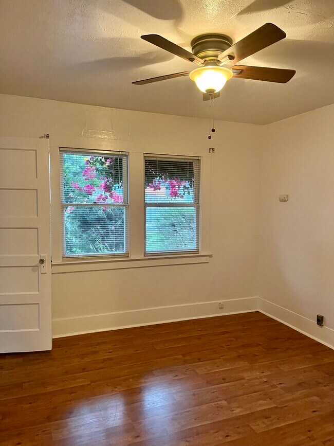 Building Photo - 2137 Beebee St