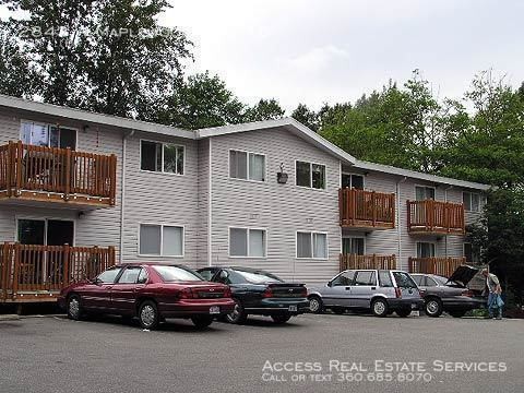 Building Photo - 2843 W Maplewood Ave