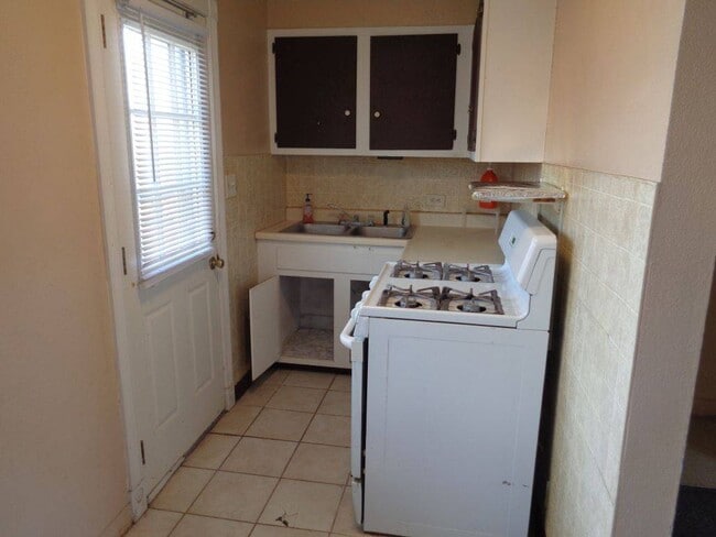 Cocina - 1927 S Elati St