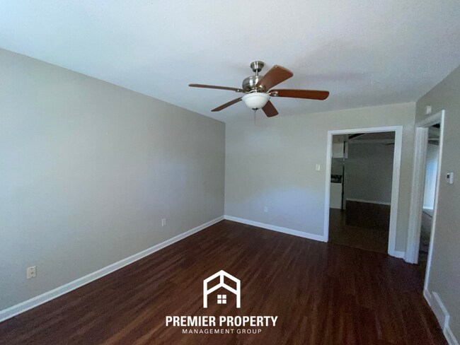 Foto del edificio - Bright 3BR Home in Raleigh | High Vaulted Ceilings & Large Fenced Backyard