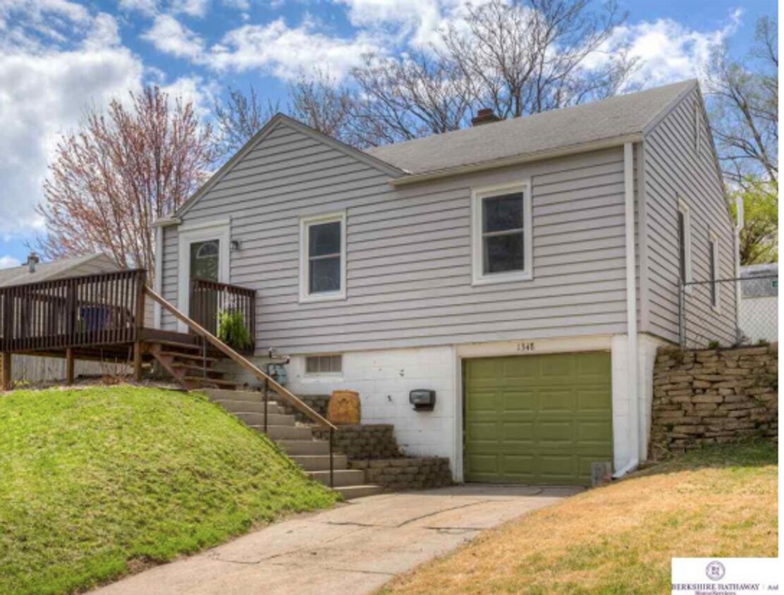 Primary Photo - Charming 2 Bedroom Near Blackstone!!