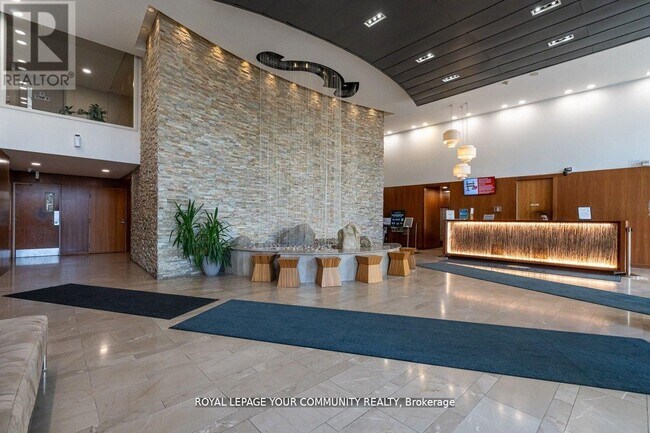 Photo du bâtiment - 225-3225 Webb Dr