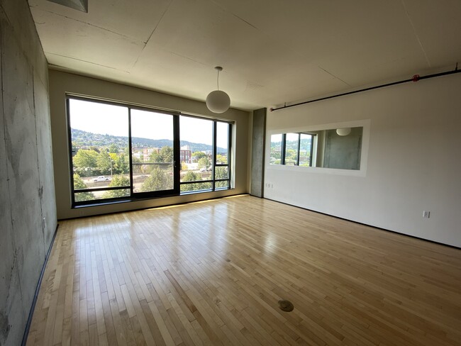 Living room - 1410 NW Kearney St