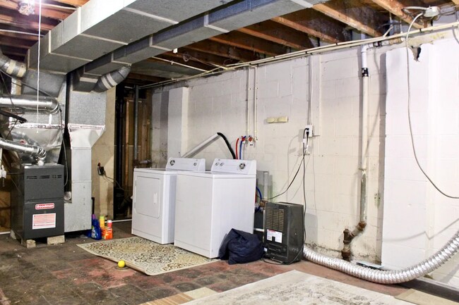 Building Photo - 1559 Frebis Ave